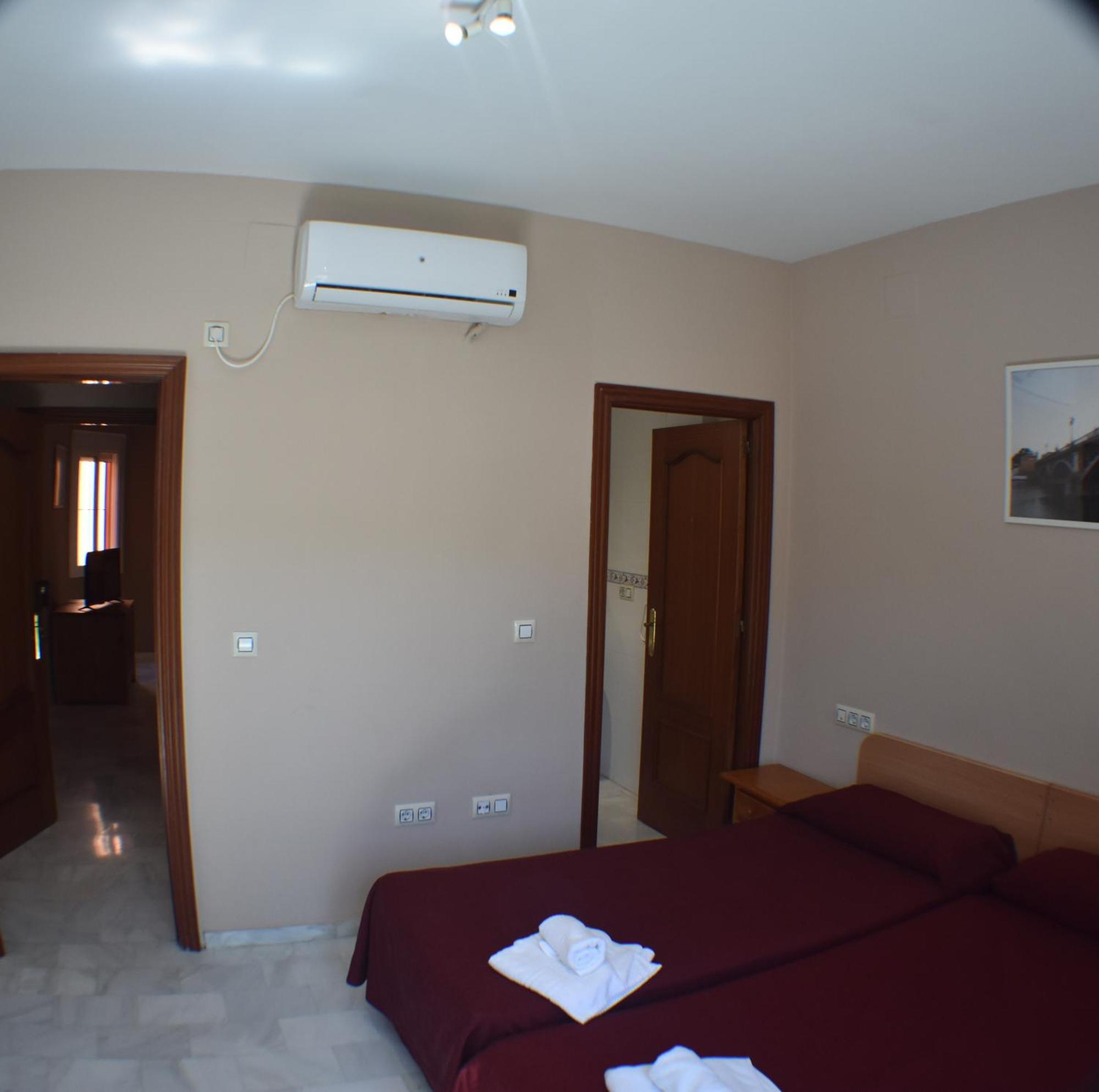 סביליה Hostal Alamare מראה חיצוני תמונה