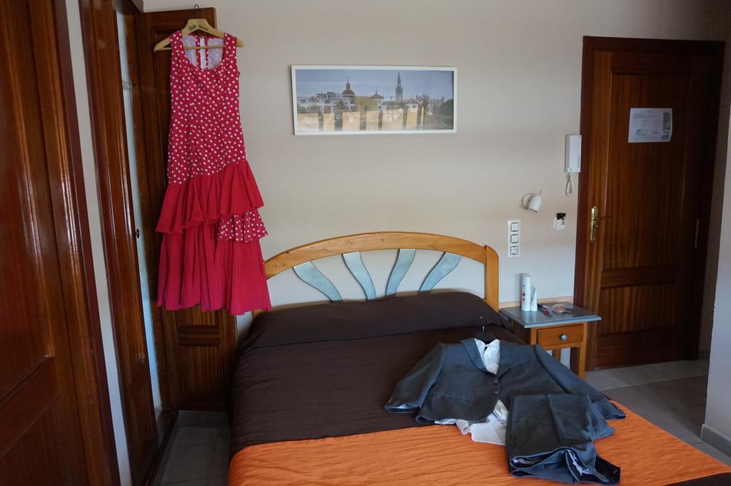 סביליה Hostal Alamare מראה חיצוני תמונה