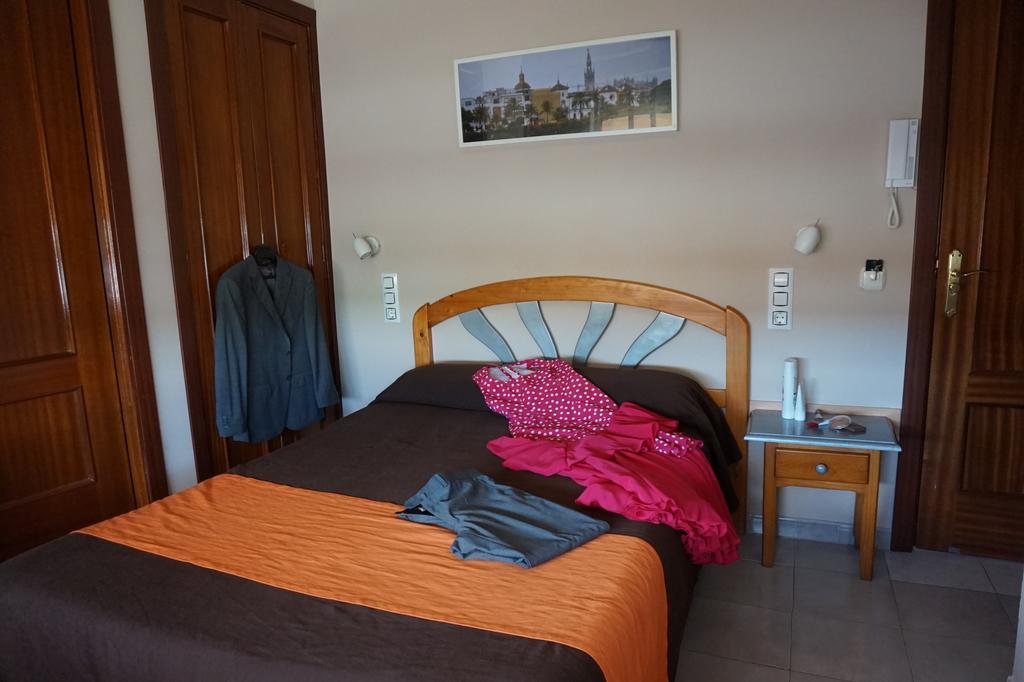 סביליה Hostal Alamare מראה חיצוני תמונה